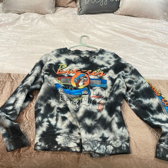 Buc-ee’s long sleeve sweatshirt - Picture 1 of 4